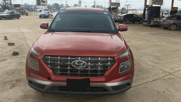 Hyundai Venue 2020 Orange