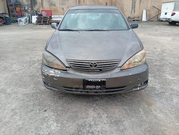 Toyota Camry LE 4dr Sedan (2.4L 4cyl 5M) 2002 Gray