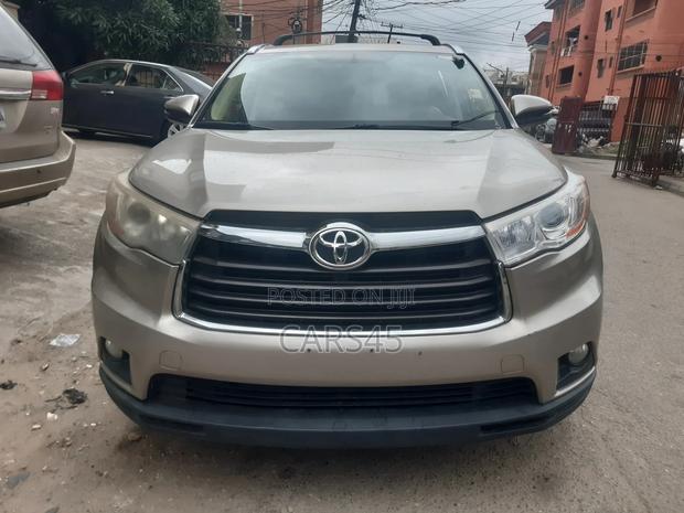 Toyota Highlander 2016 Gold