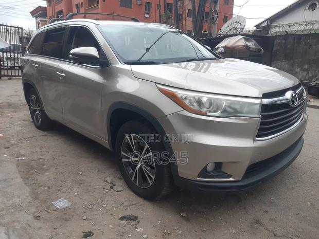 Toyota Highlander 2016 Gold