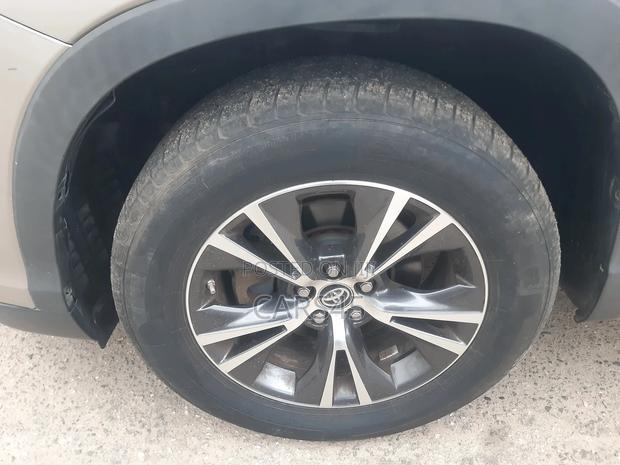 Toyota Highlander 2016 Gold