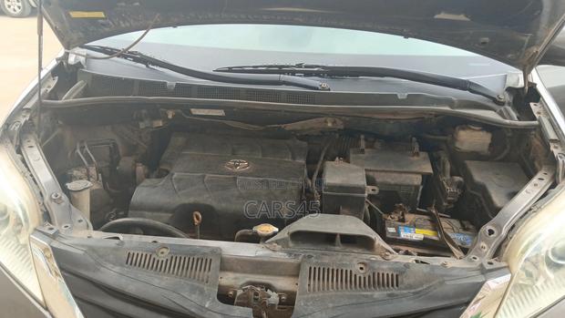 Toyota Sienna 2011 Gray