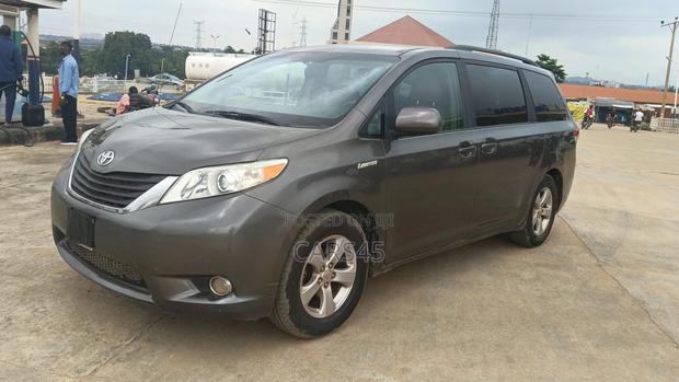 Toyota Sienna 2011 Gray