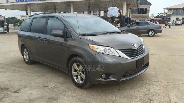 Toyota Sienna 2011 Gray