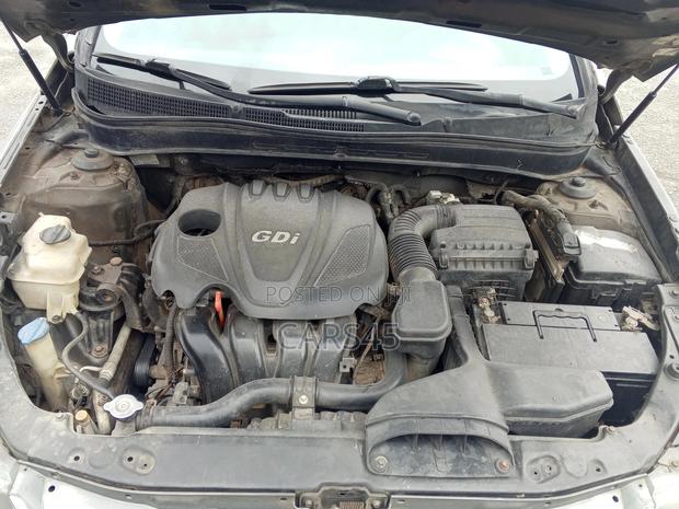 Hyundai Sonata GLS Sedan FWD (2.4L 4cyl 6A) 2011 Gray
