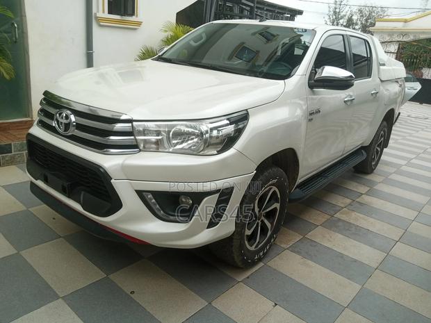 Toyota Hilux 2019 White