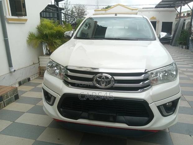 Toyota Hilux 2019 White