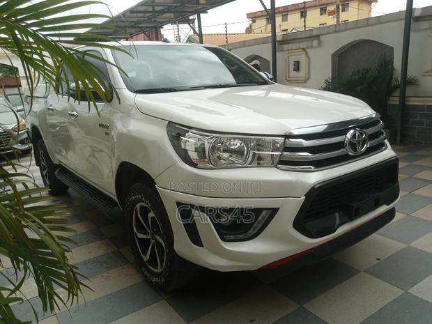 Toyota Hilux 2019 White