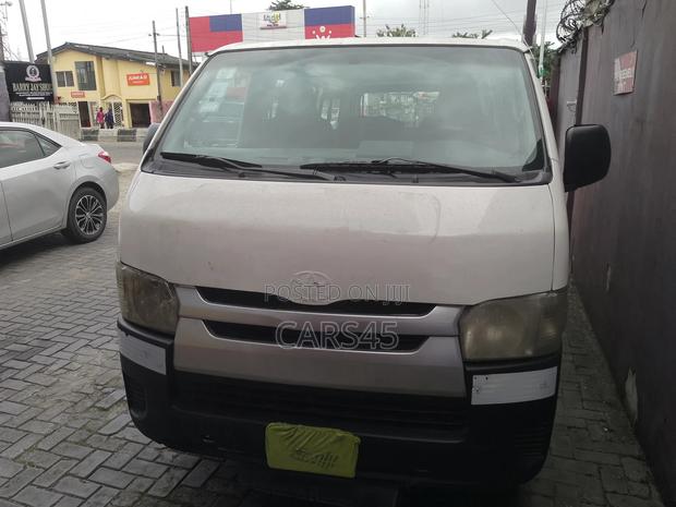 Toyota Hilux 2005 White