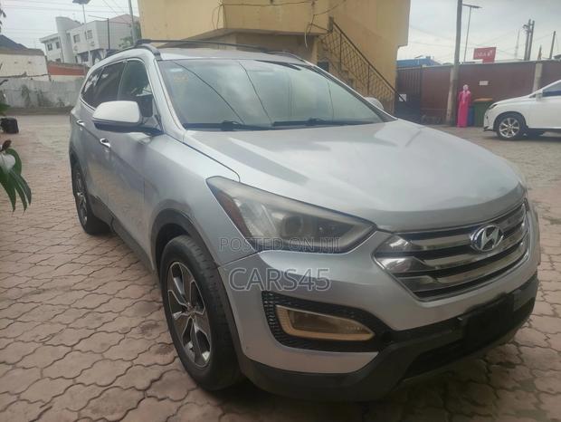 Hyundai Santa Fe GLS 4dr SUV AWD (3.3L 6cyl 6A) 2014 Gray