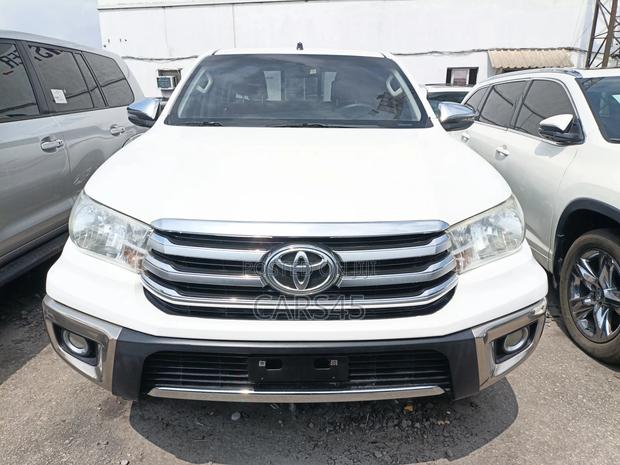 Toyota Hilux 2020 White