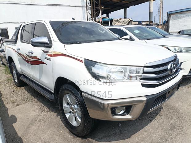 Toyota Hilux 2020 White