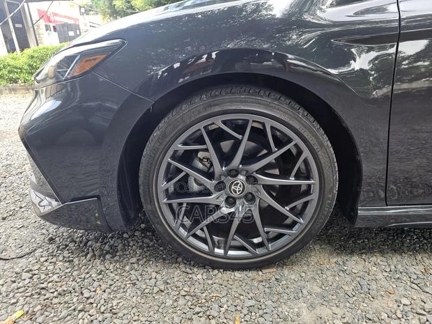 Toyota Camry 2025 Gray