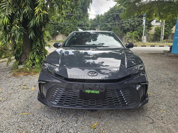 Toyota Camry 2025 Gray