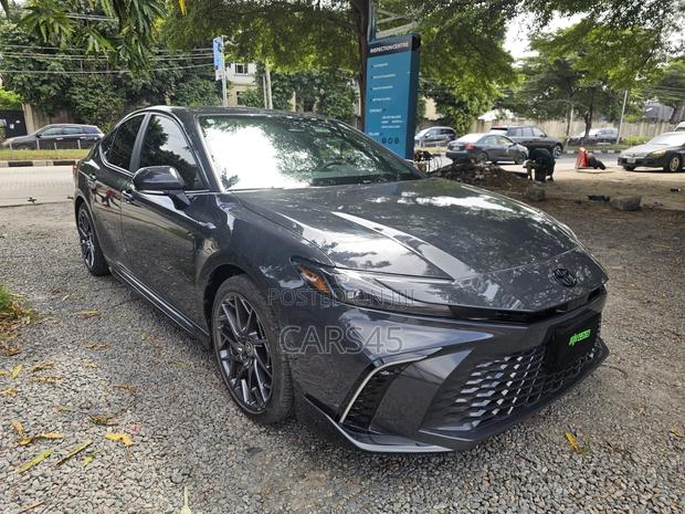 Toyota Camry 2025 Gray