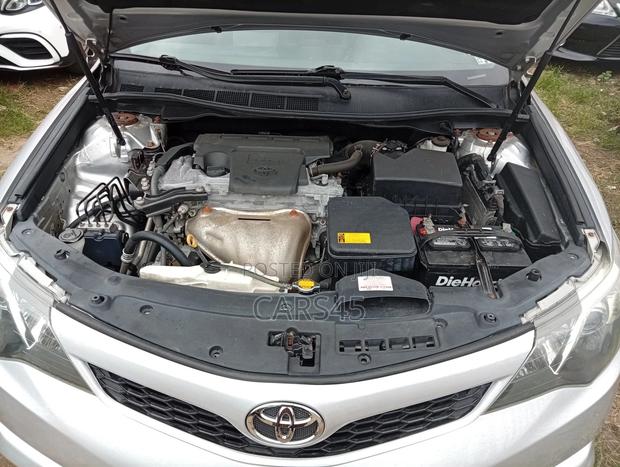 Toyota Camry 2014 Silver