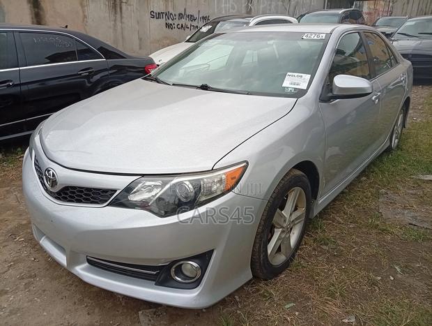 Toyota Camry 2014 Silver