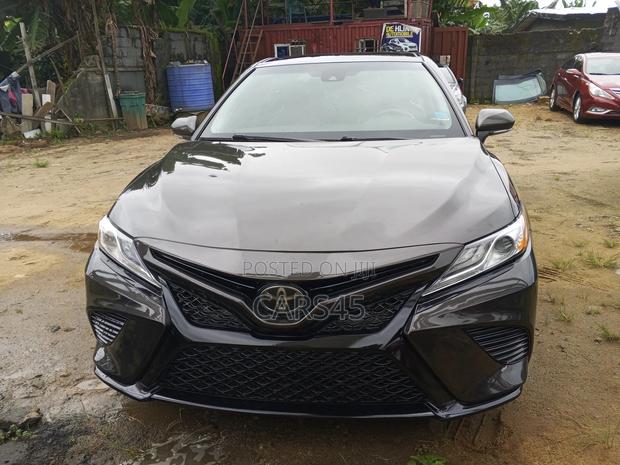 Toyota Camry XLE FWD (2.5L 4cyl 8AM) 2018 Brown