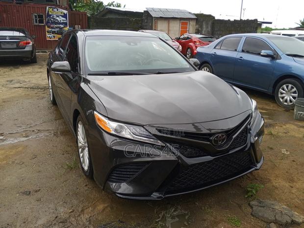 Toyota Camry XLE FWD (2.5L 4cyl 8AM) 2018 Brown
