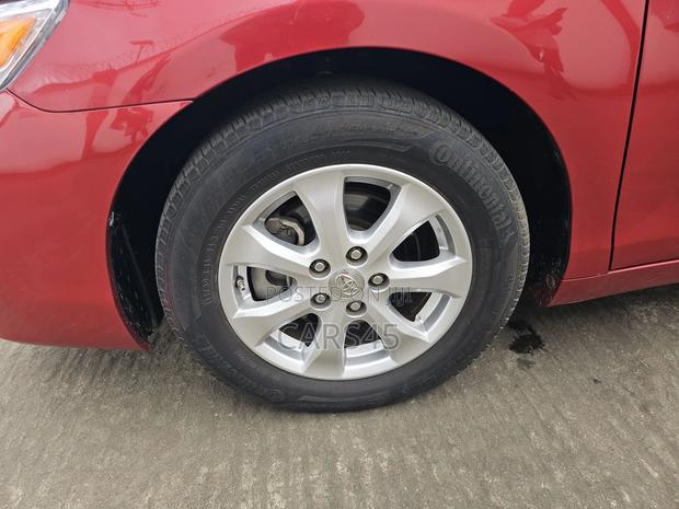 Toyota Camry XLE 4dr Sedan (2.5L 4cyl 6A) 2011 Red