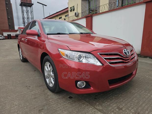 Toyota Camry XLE 4dr Sedan (2.5L 4cyl 6A) 2011 Red