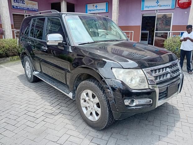Mitsubishi Pajero 2015 Black