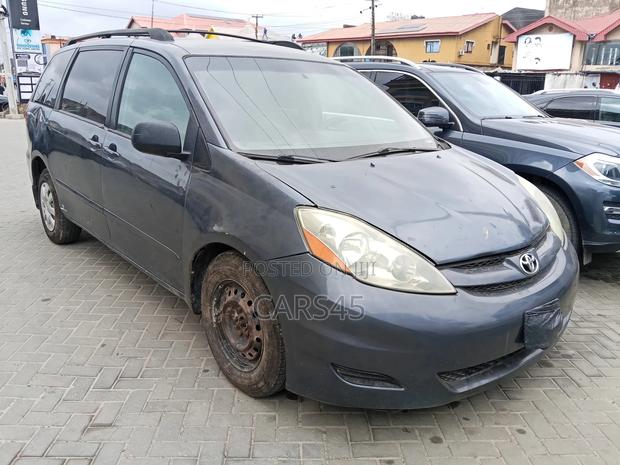 Toyota Sienna 2009 Gray