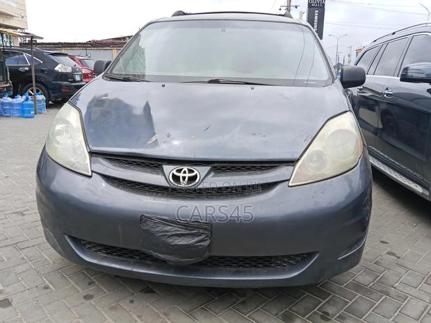 Toyota Sienna 2009 Gray