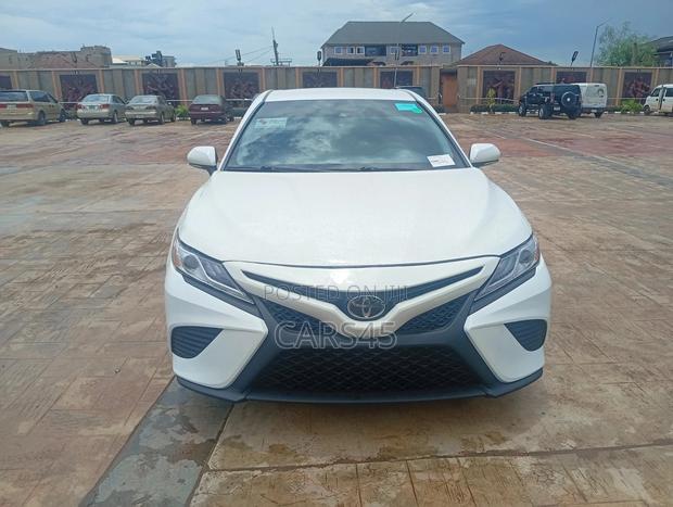 Toyota Camry 2018 White