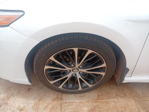 Toyota Camry 2018 White