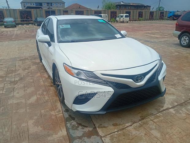 Toyota Camry 2018 White