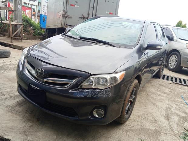 Toyota Corolla 2009 Gray