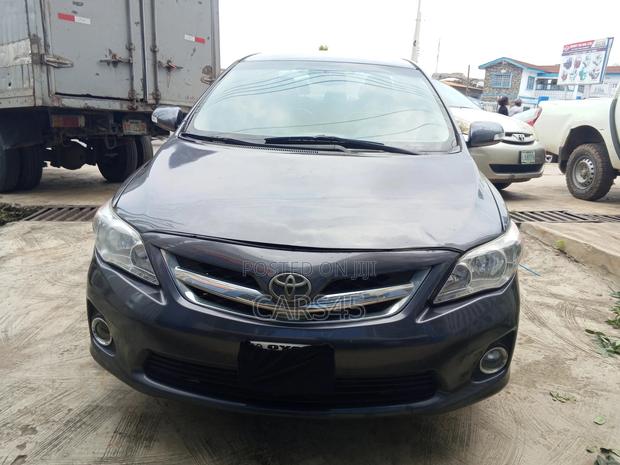 Toyota Corolla 2009 Gray