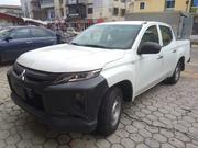 Mitsubishi L200 Club Cab 2.4 181hp 4WD 2019 White for sale