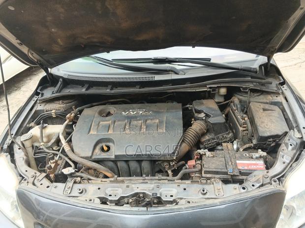 Toyota Corolla 2010 Gray