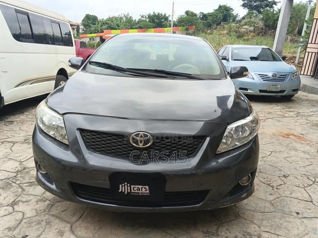 Toyota Corolla 2010 Gray