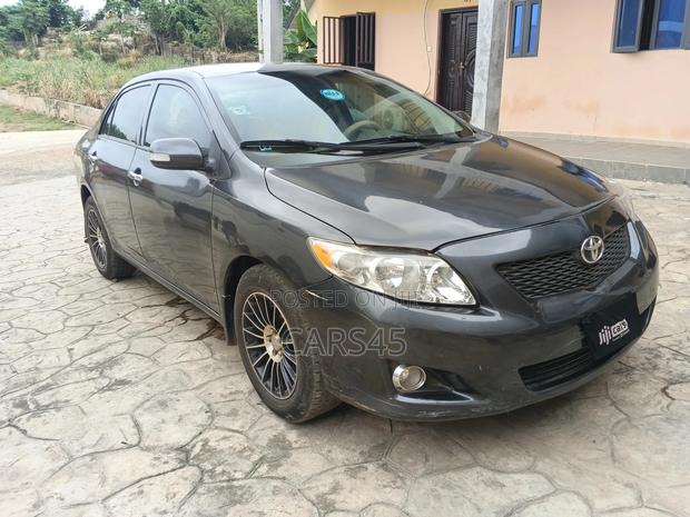 Toyota Corolla 2010 Gray