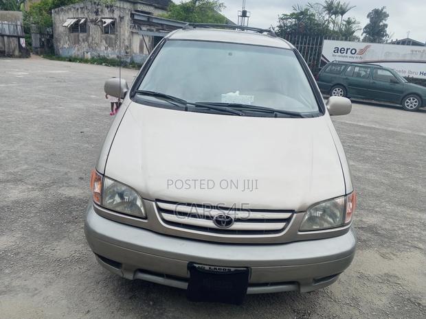 Toyota Sienna CE 2001 Gold