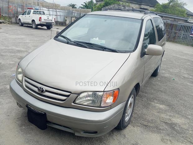 Toyota Sienna CE 2001 Gold
