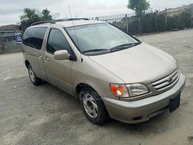 Toyota Sienna CE 2001 Gold