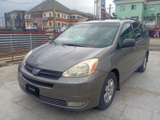 Toyota Sienna 2003 Gray