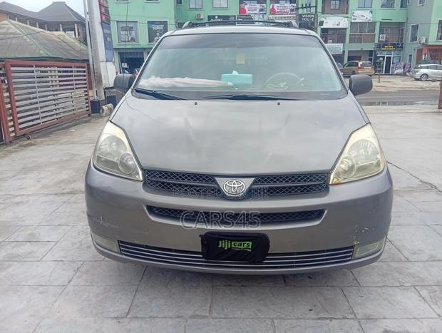 Toyota Sienna 2003 Gray