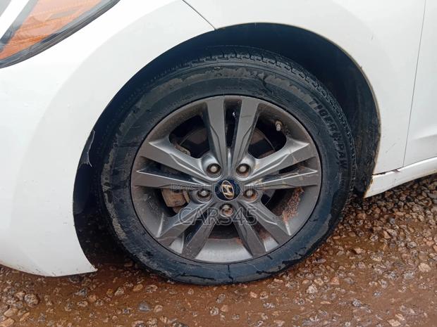 Hyundai Elantra 2017 White