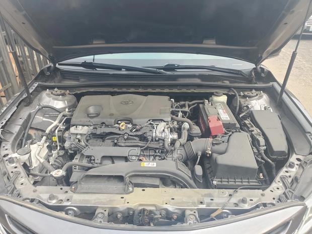 Toyota Camry SE FWD (2.5L 4cyl 8AM) 2018 Brown