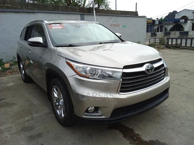 Toyota Highlander 2016 Gold