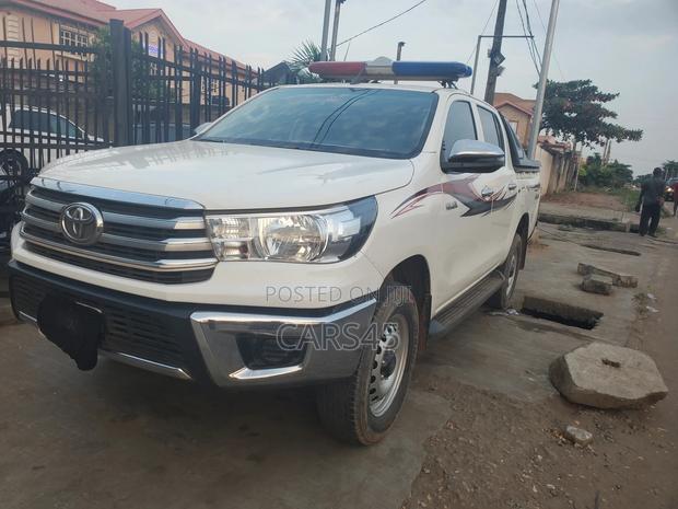 Toyota Hilux 2023 Red