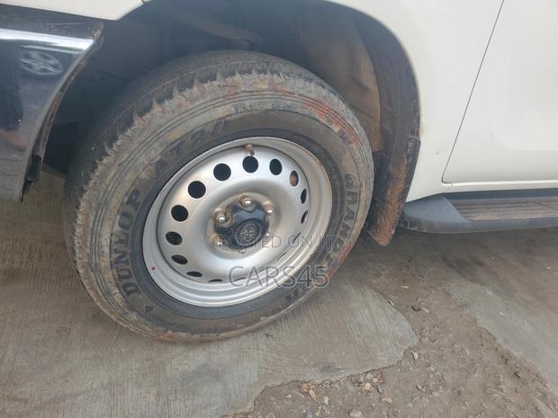 Toyota Hilux 2023 Red