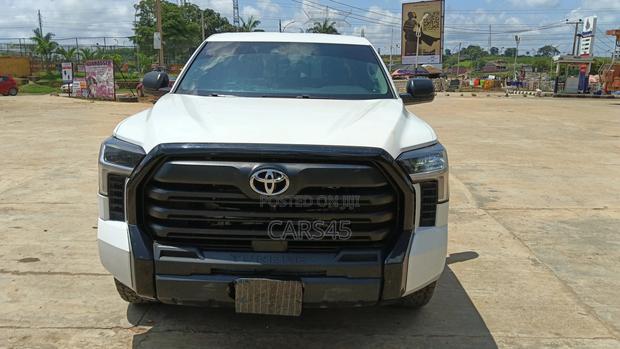 Toyota Tundra 2022 White