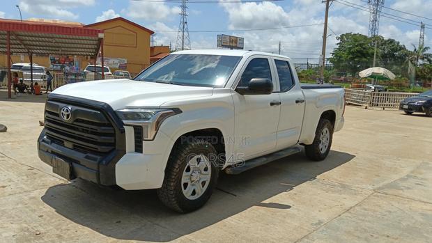 Toyota Tundra 2022 White