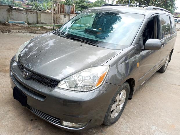 Toyota Sienna 2004 Gray